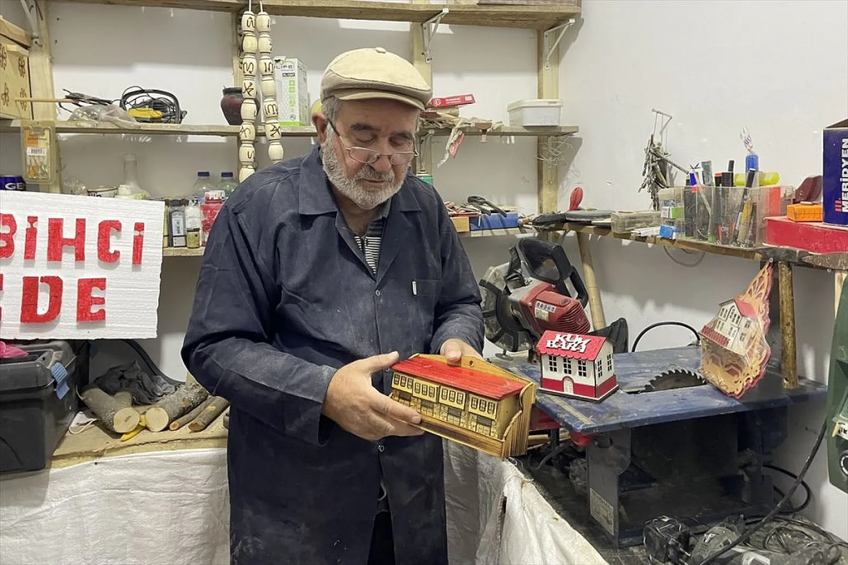 Ağaç dallarını dekoratif ürünlere dönüştürüyor