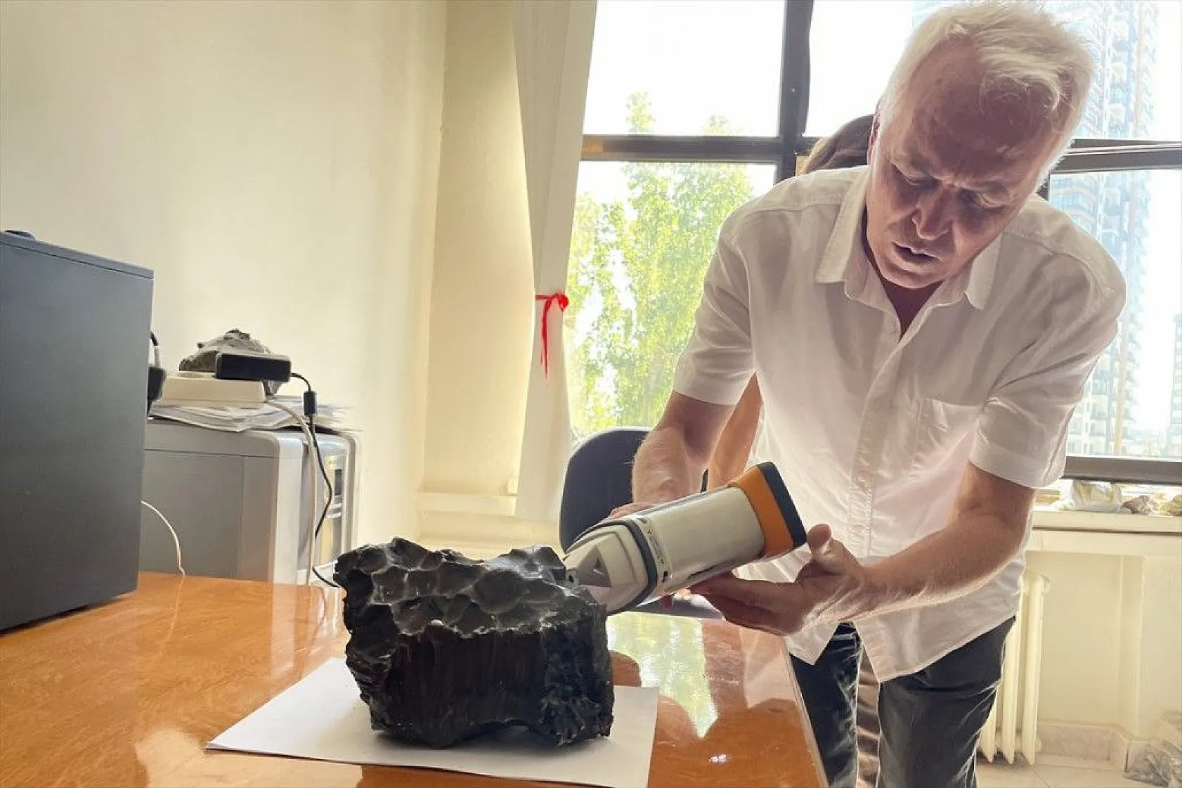 Ağrı'ya 42 yıl önce düşen gök taşı FÜ'de yeniden inceleniyor