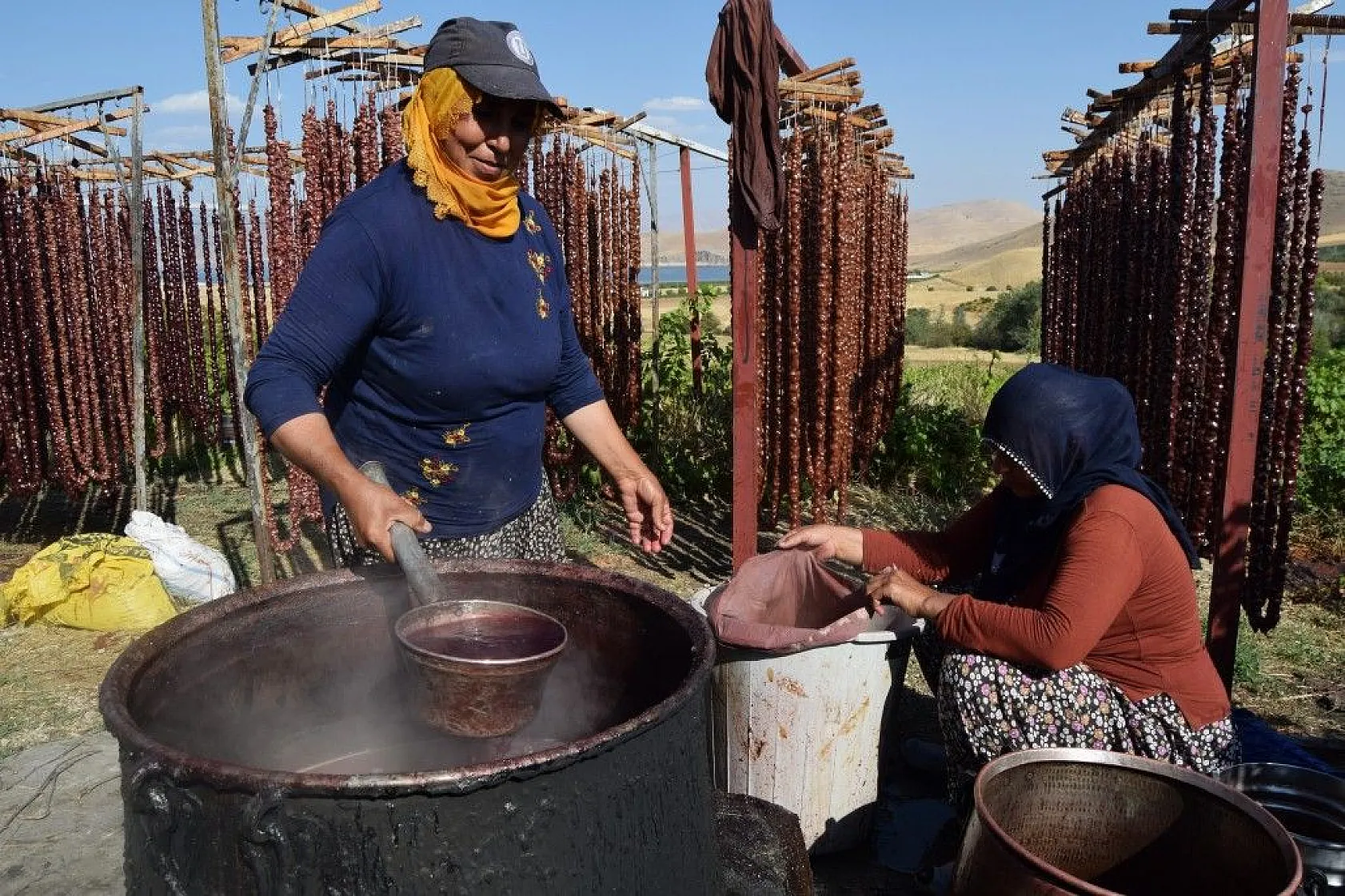 Elazığ'da kazanlar kaynamaya başladı