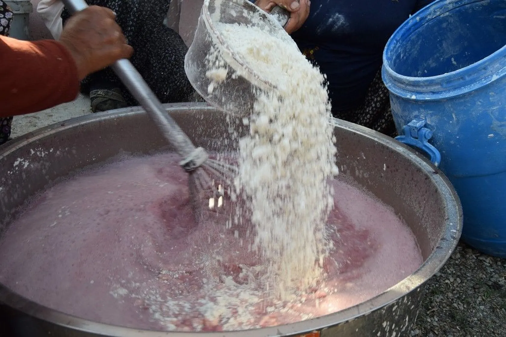 Elazığ'da kazanlar kaynamaya başladı