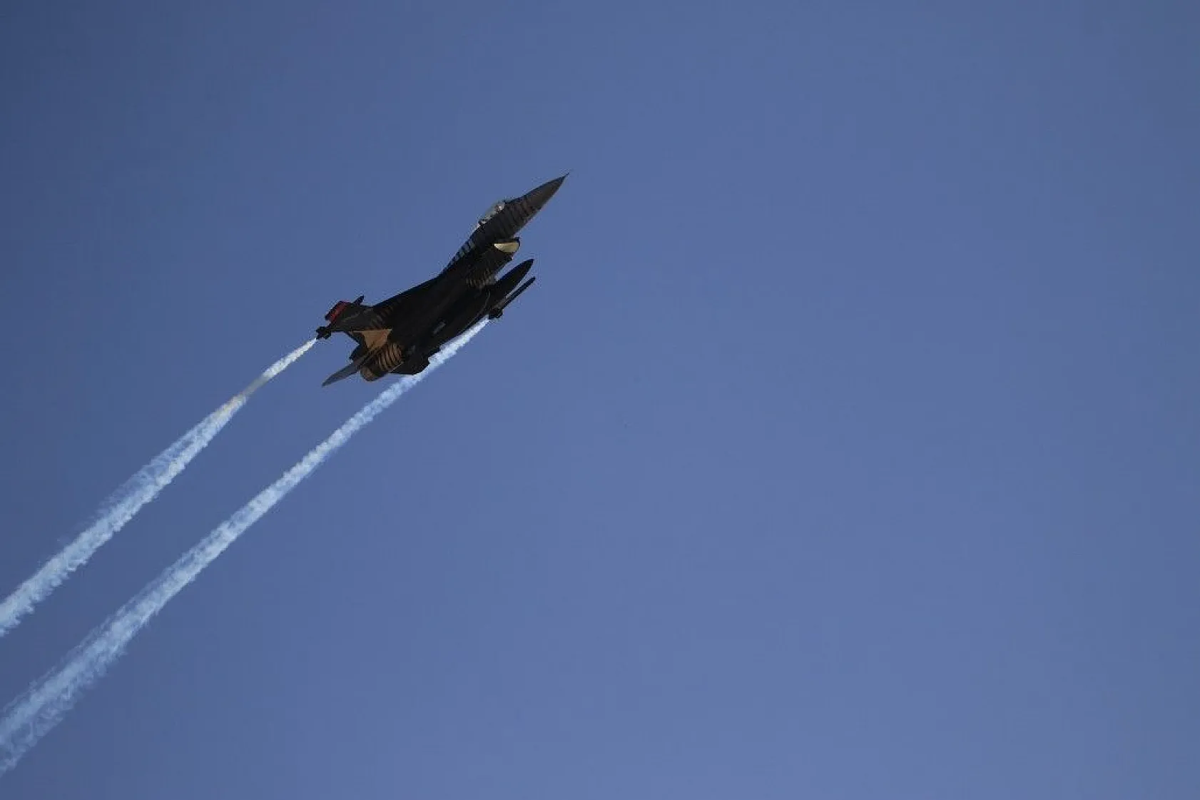 SOLOTÜRK Elazığ'ı selamladı