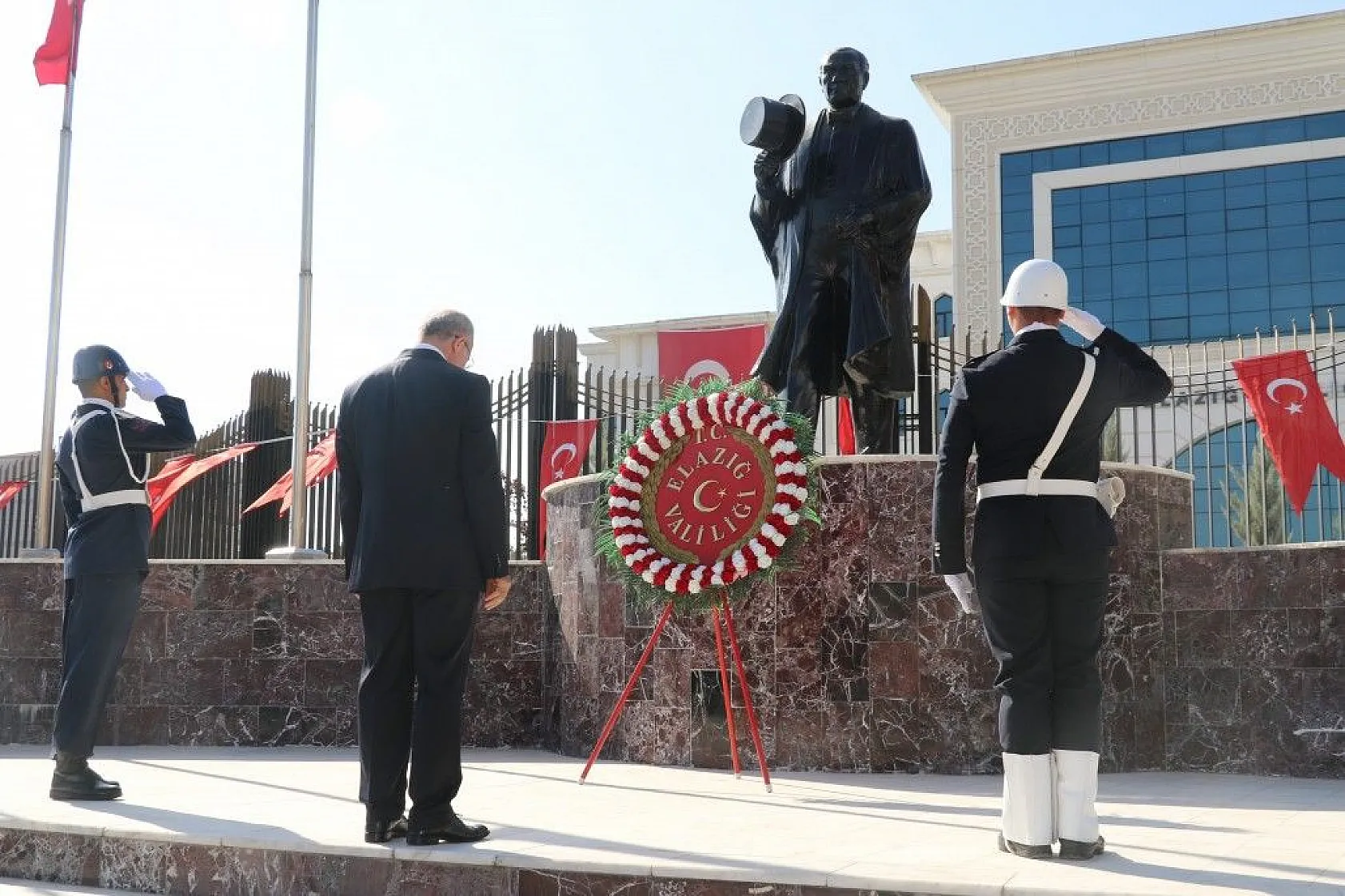 SOLOTÜRK Elazığ'ı selamladı