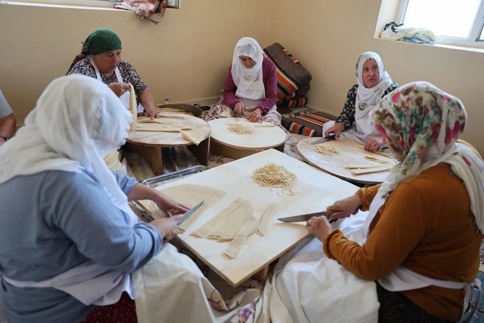 Hem sosyalleşiyor hem de ekonomilerine katkı sağlıyorlar