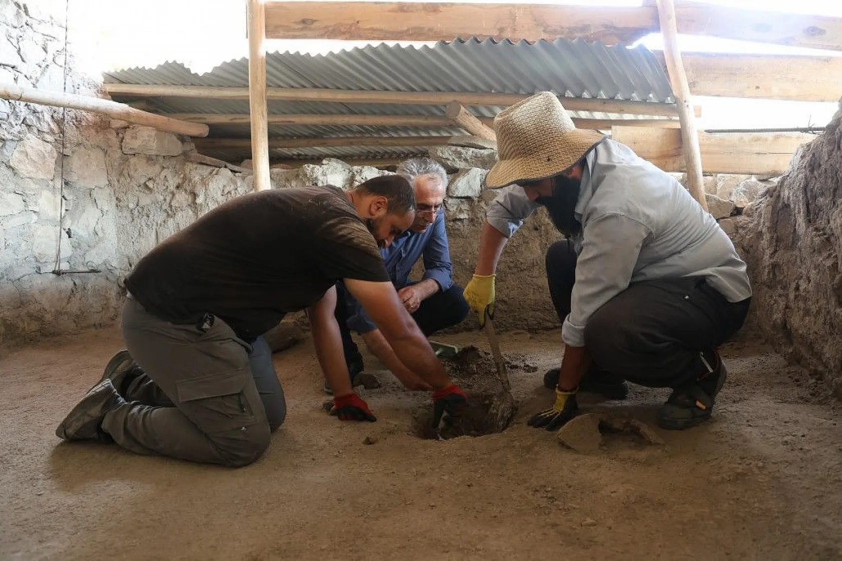 Bin yıllık sanayi sitesi Harput Kalesi'nde ortaya çıkarıldı