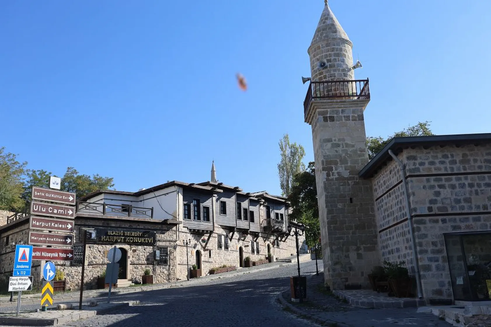 4 büyük deprem gören tarihi mahalle dimdik ayakta