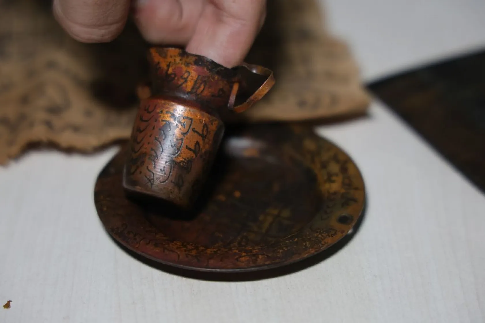 'Tılsımlı padişah gömleğini' hediye etmek istiyor