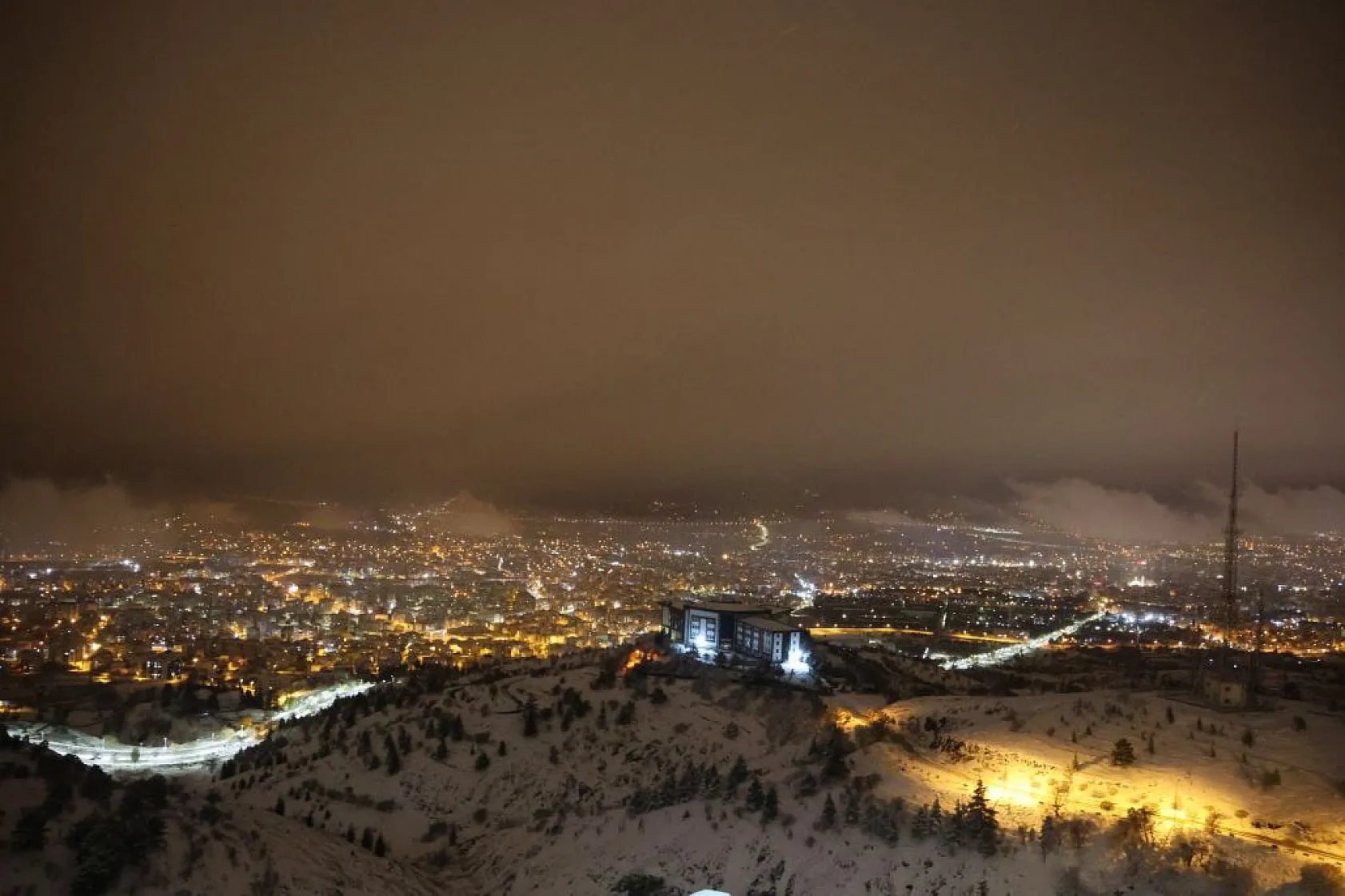 Harput'ta kar ve sis büyüledi