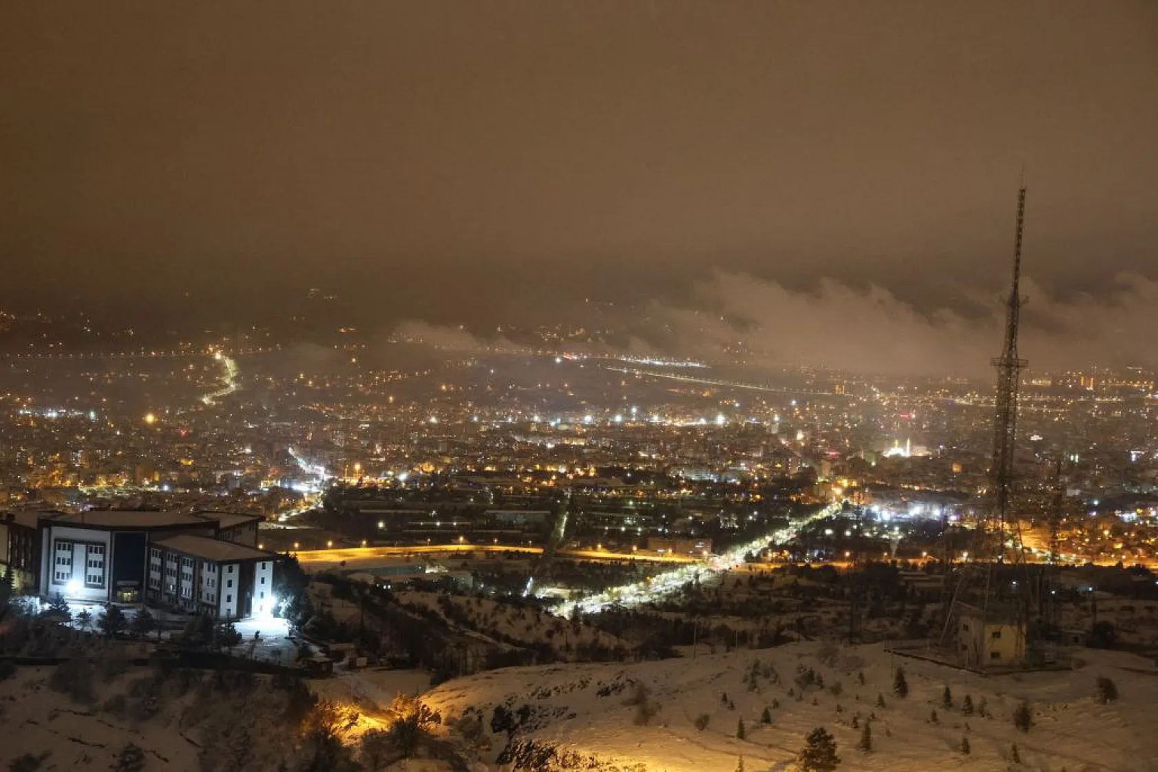 Harput'ta kar ve sis büyüledi