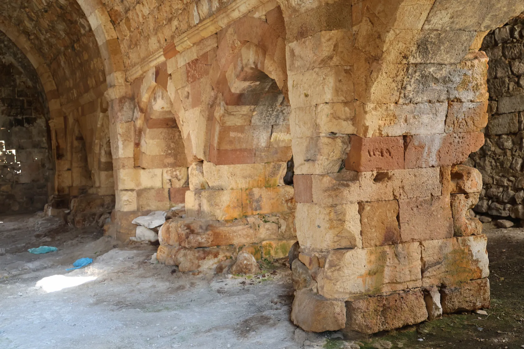 Elazığ'da 750 yıllık kervansaray alevlere teslim oldu