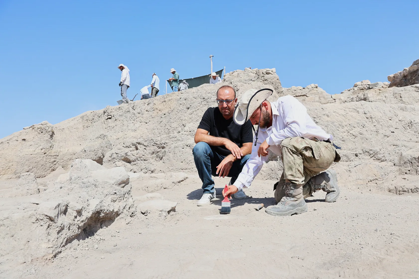 Elazığ'da 6 bin yıllık seramikler ortaya çıkarıldı