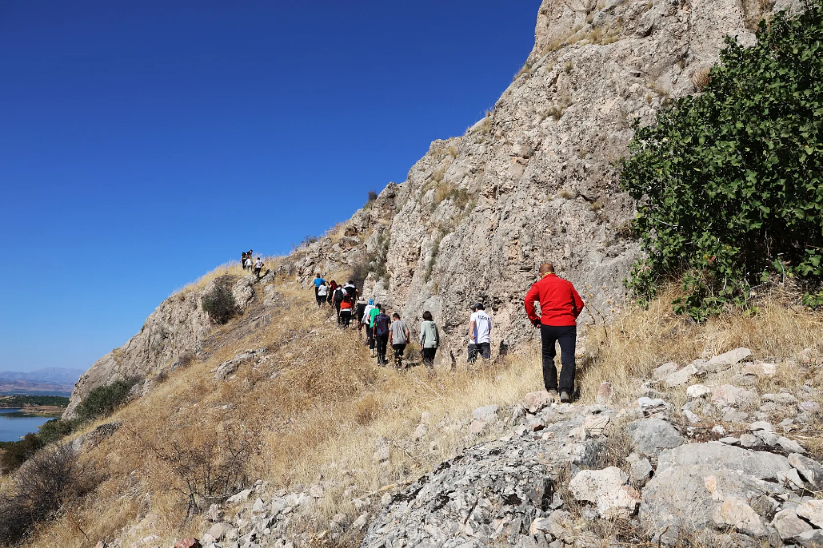 Elazığ'da bin yıllık manastıra zorlu yolculuk