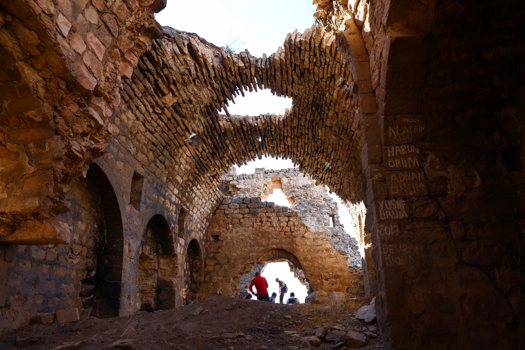 Elazığ'da bin yıllık manastıra zorlu yolculuk