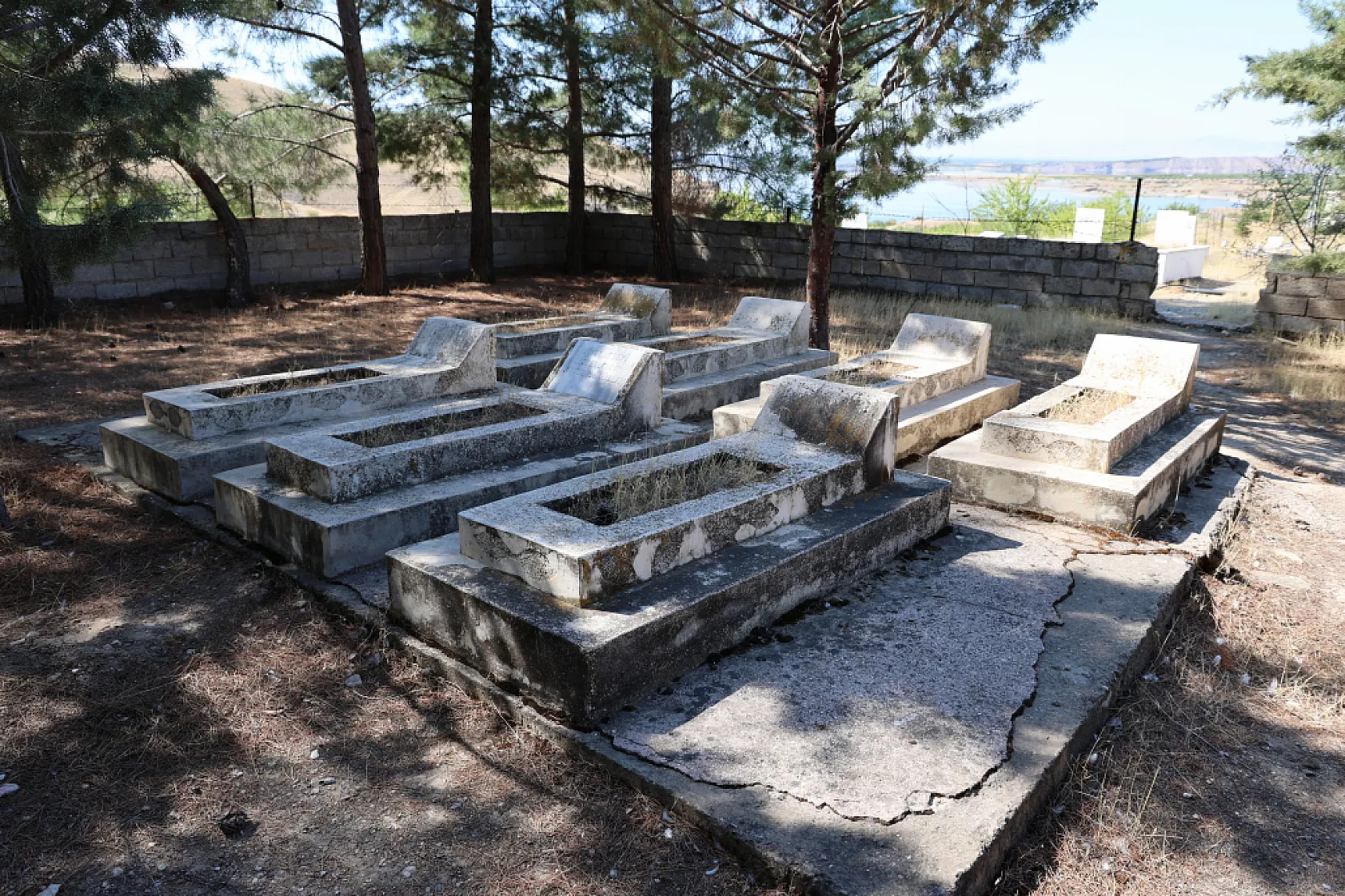 Elazığ'da bin yıllık manastıra zorlu yolculuk