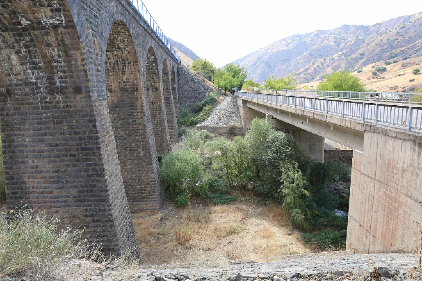 Palu'da aynı derede dört medeniyete ait köprüler bir arada
