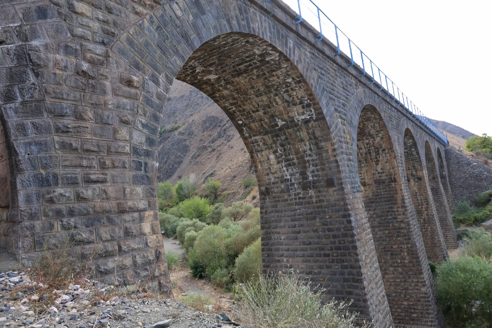 Palu'da aynı derede dört medeniyete ait köprüler bir arada