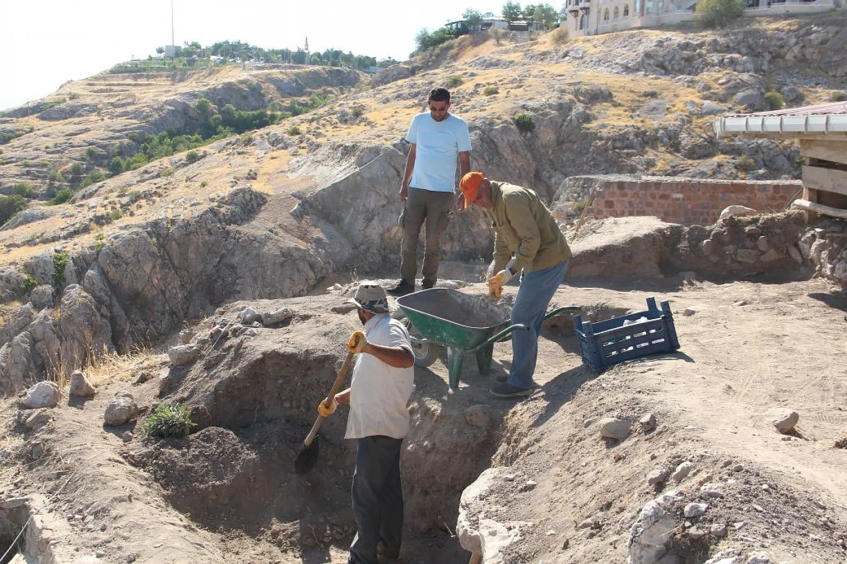 Harput Kalesi'nde arkeolojik kazılar devam ediyor