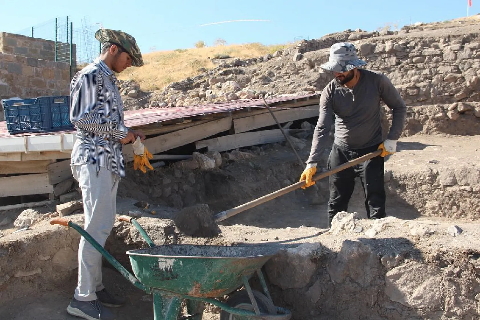 Harput Kalesi'nde arkeolojik kazılar devam ediyor