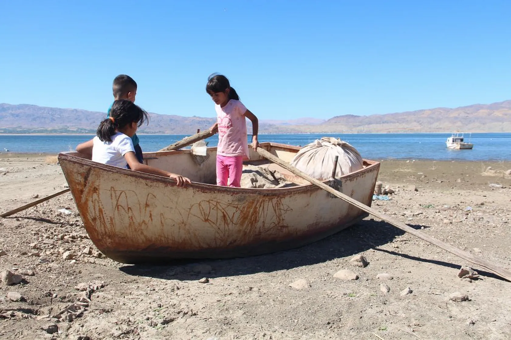 Aşağı İçme köyü şimdi kuraklıkla boğuşuyor