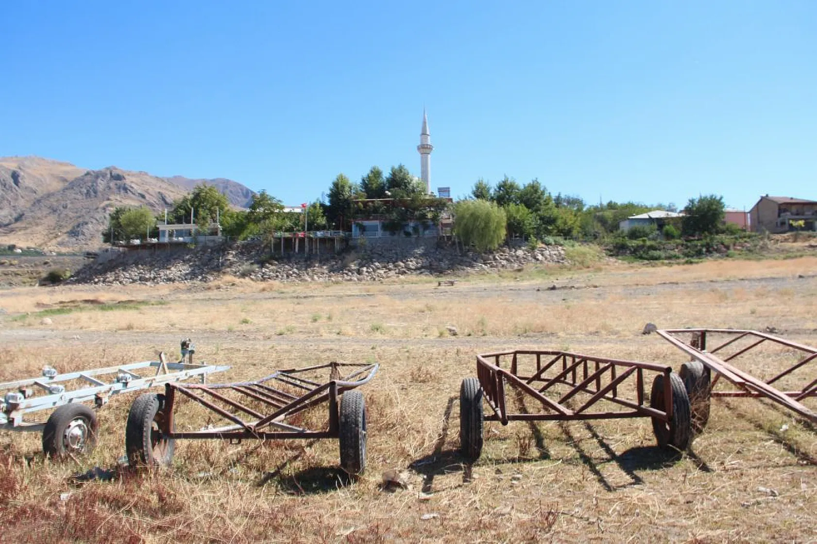 Aşağı İçme köyü şimdi kuraklıkla boğuşuyor