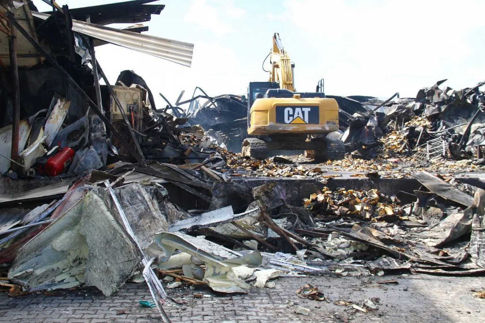 Elazığ'da yanan fabrika havadan görüntülendi