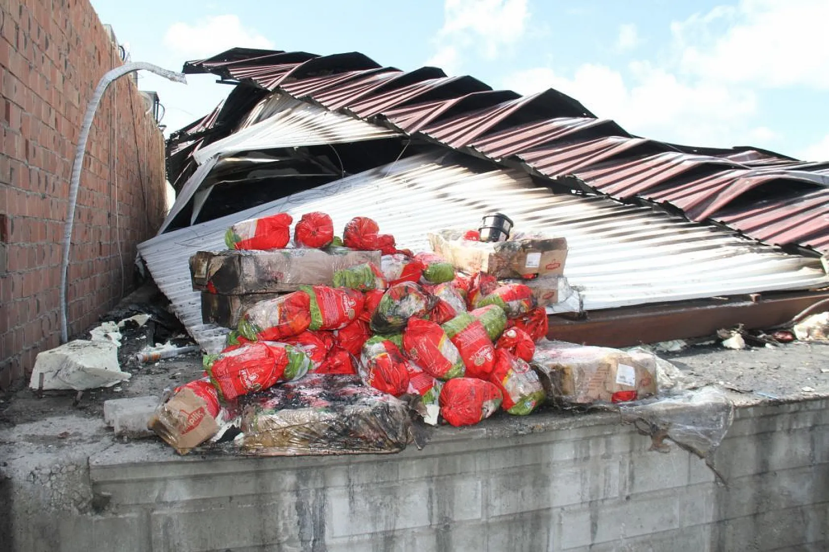 Elazığ'da yanan fabrika havadan görüntülendi