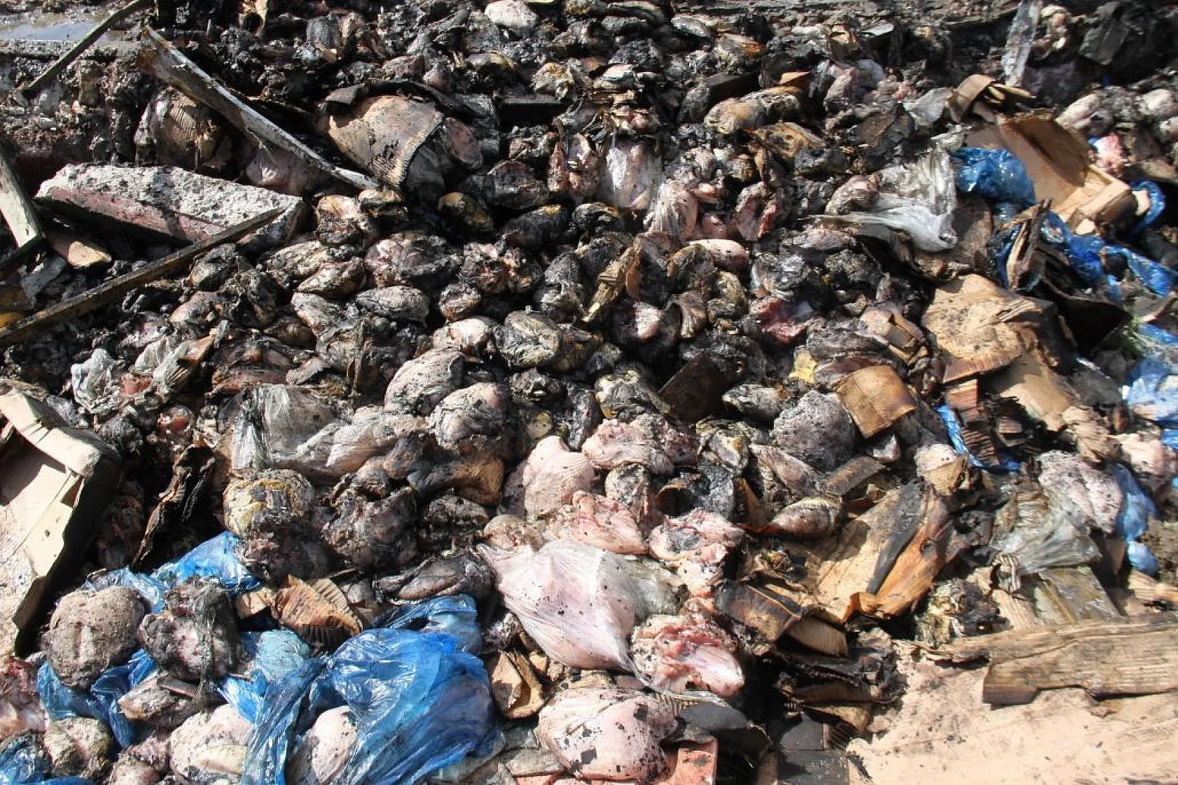 Elazığ'da yanan fabrika havadan görüntülendi