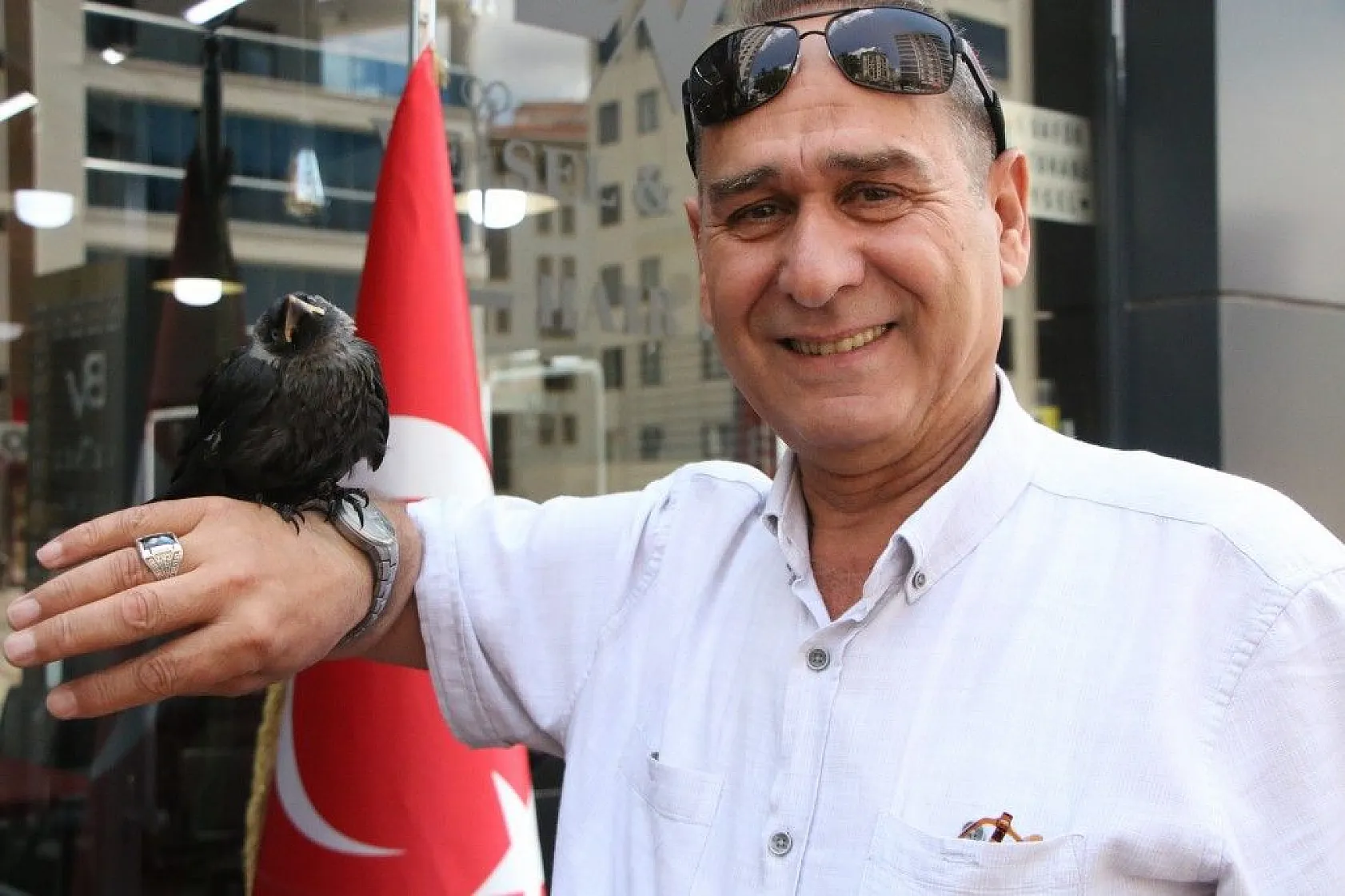 'Maviş' ile kuaförün dostluğu