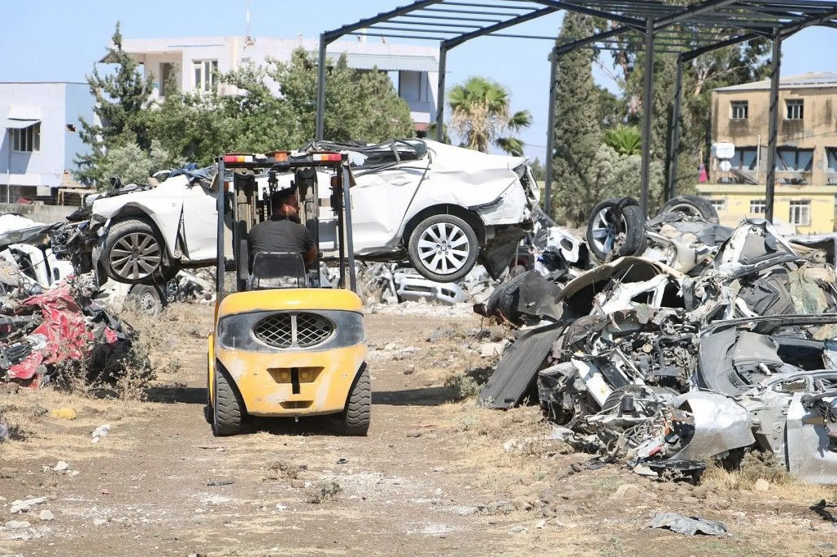 Enkaz araçlar teslim ediliyor