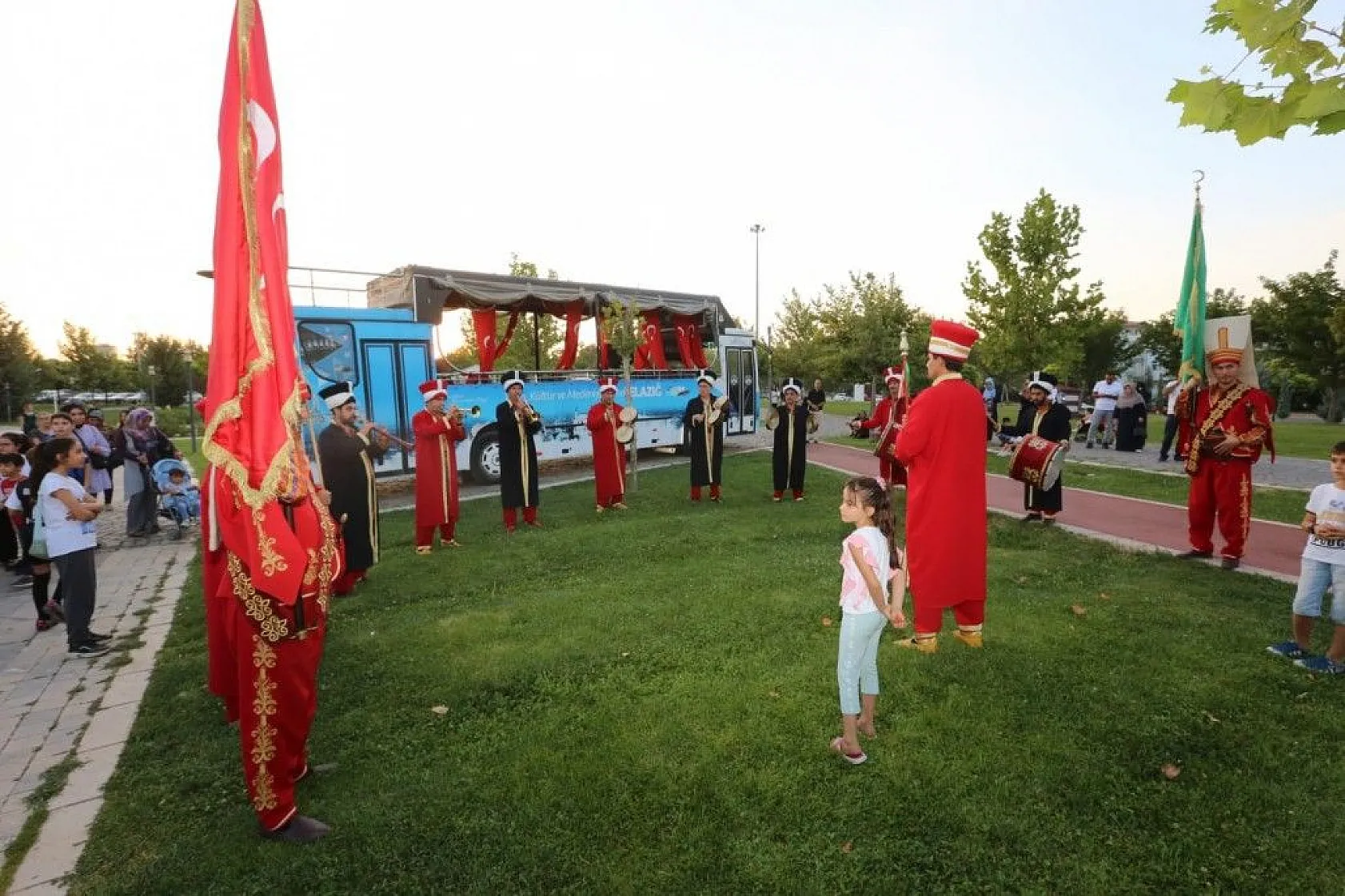 Belediyeden aşure ikramı