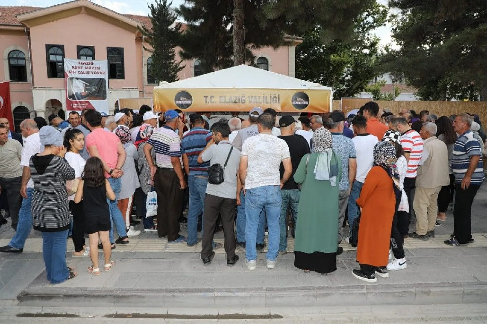 Belediyeden aşure ikramı