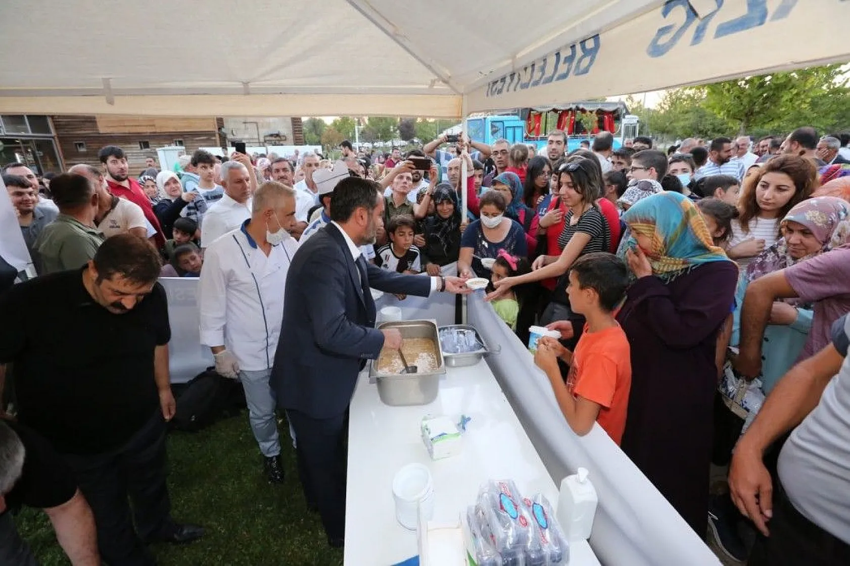 Belediyeden aşure ikramı