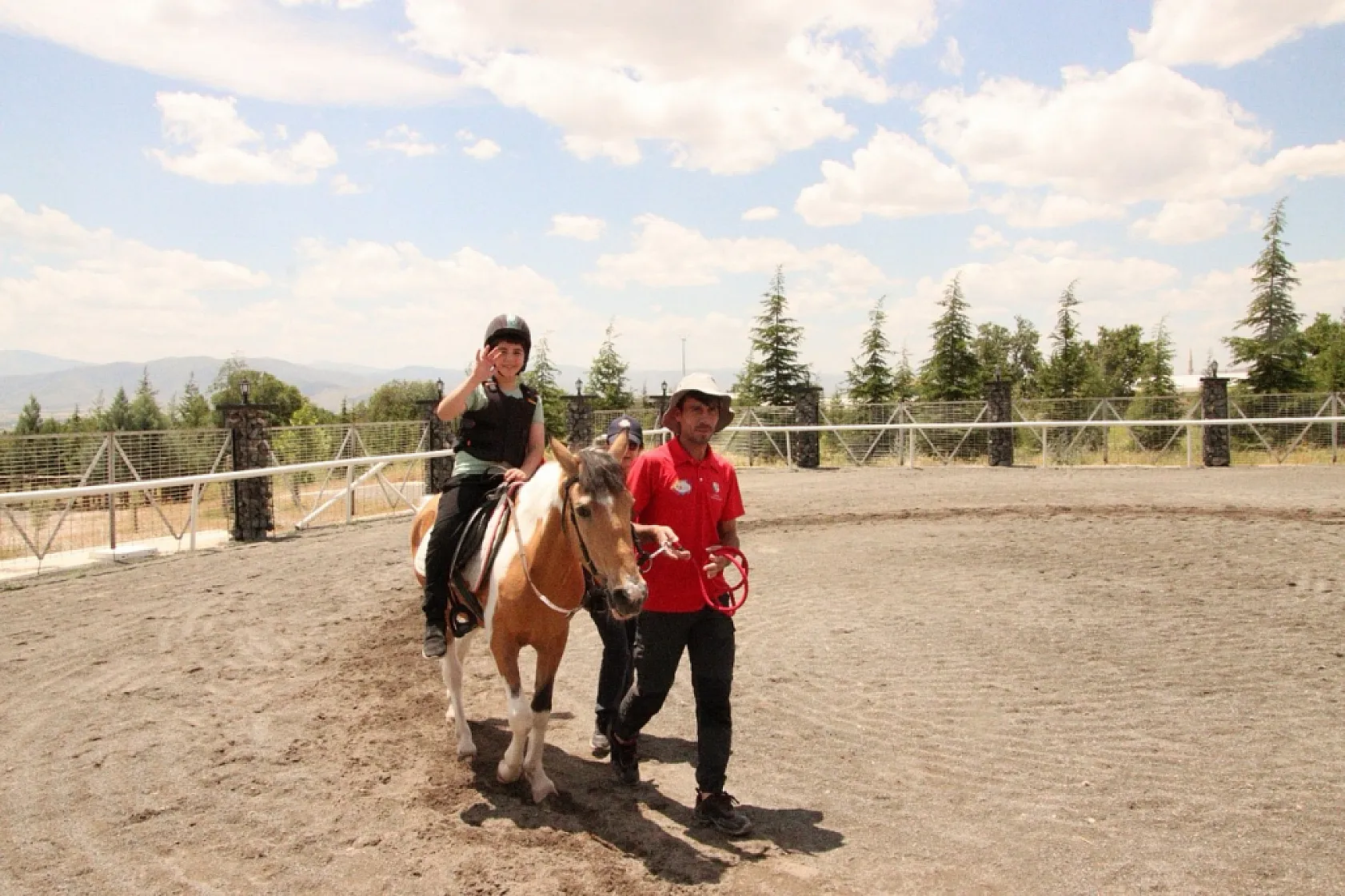 İHH geleneksel bahar şenliği hipodromda yapıldı