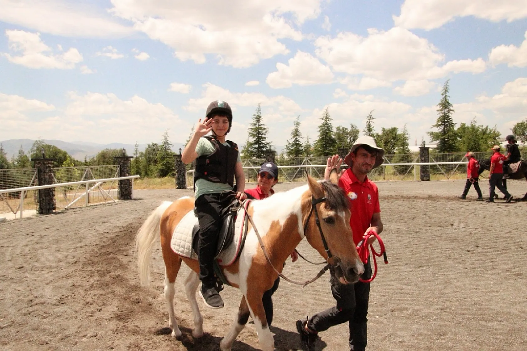 İHH geleneksel bahar şenliği hipodromda yapıldı