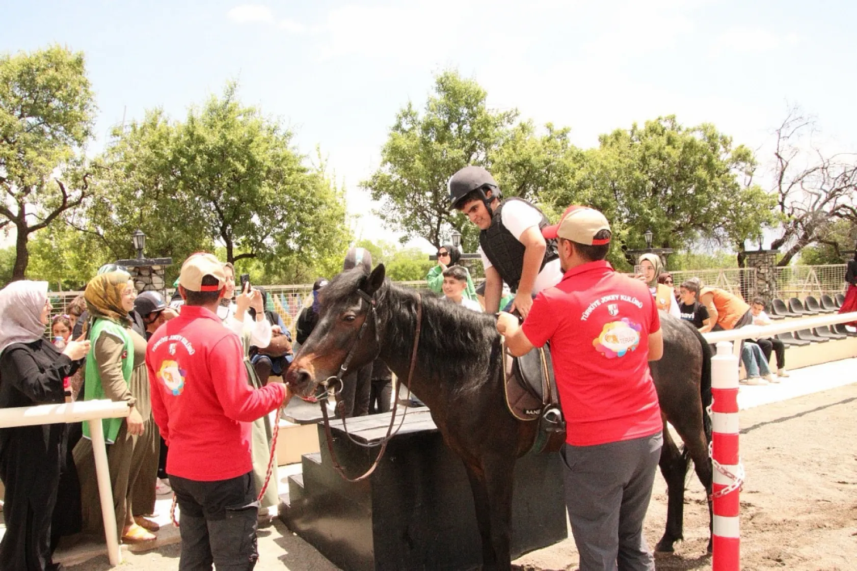 İHH geleneksel bahar şenliği hipodromda yapıldı