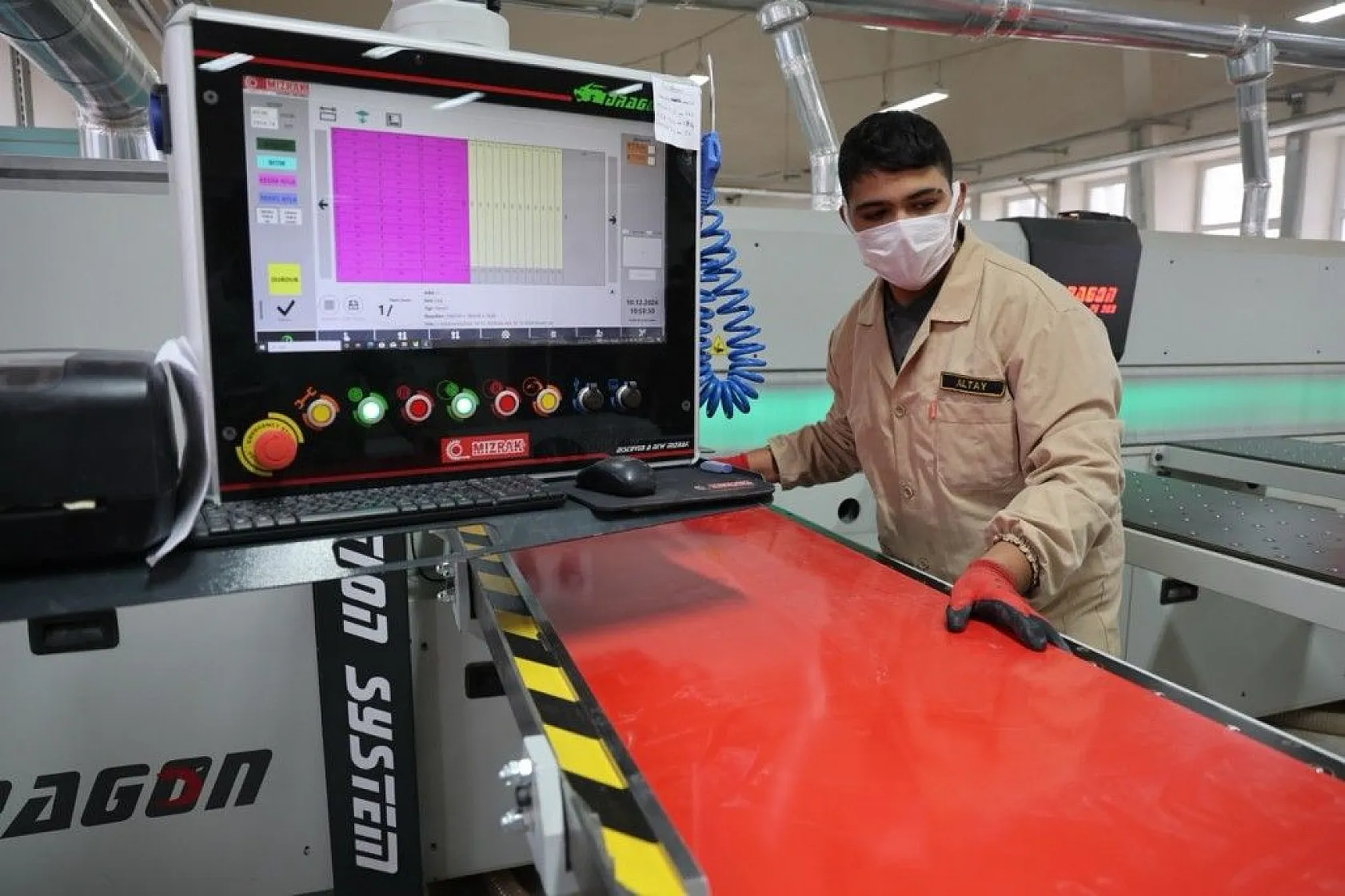 Elazığ'da meslek lisesi fabrikaları aratmıyor