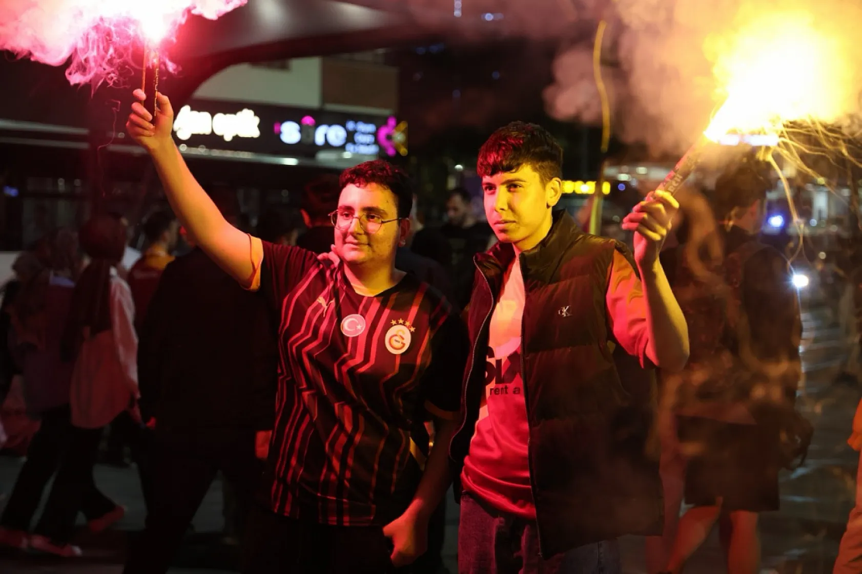 Elazığ'da sarı-kırmızı gece