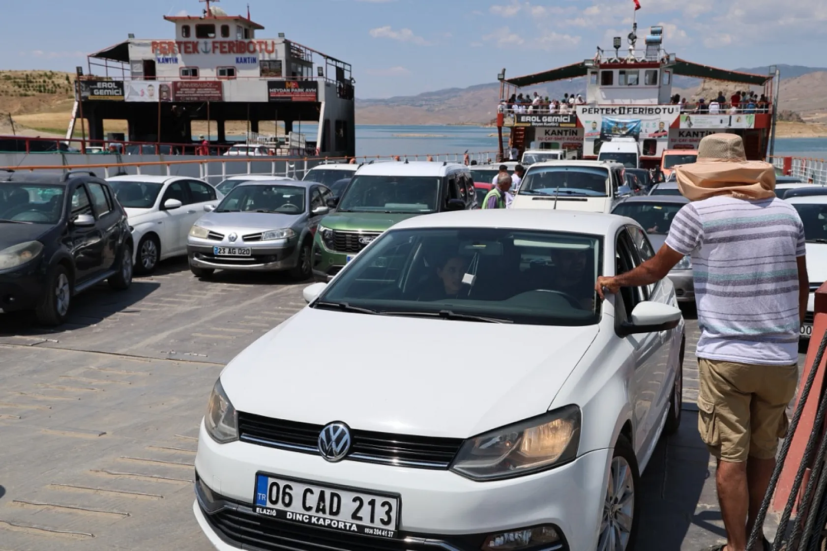 Feribot kuyruğu kilometreleri buldu