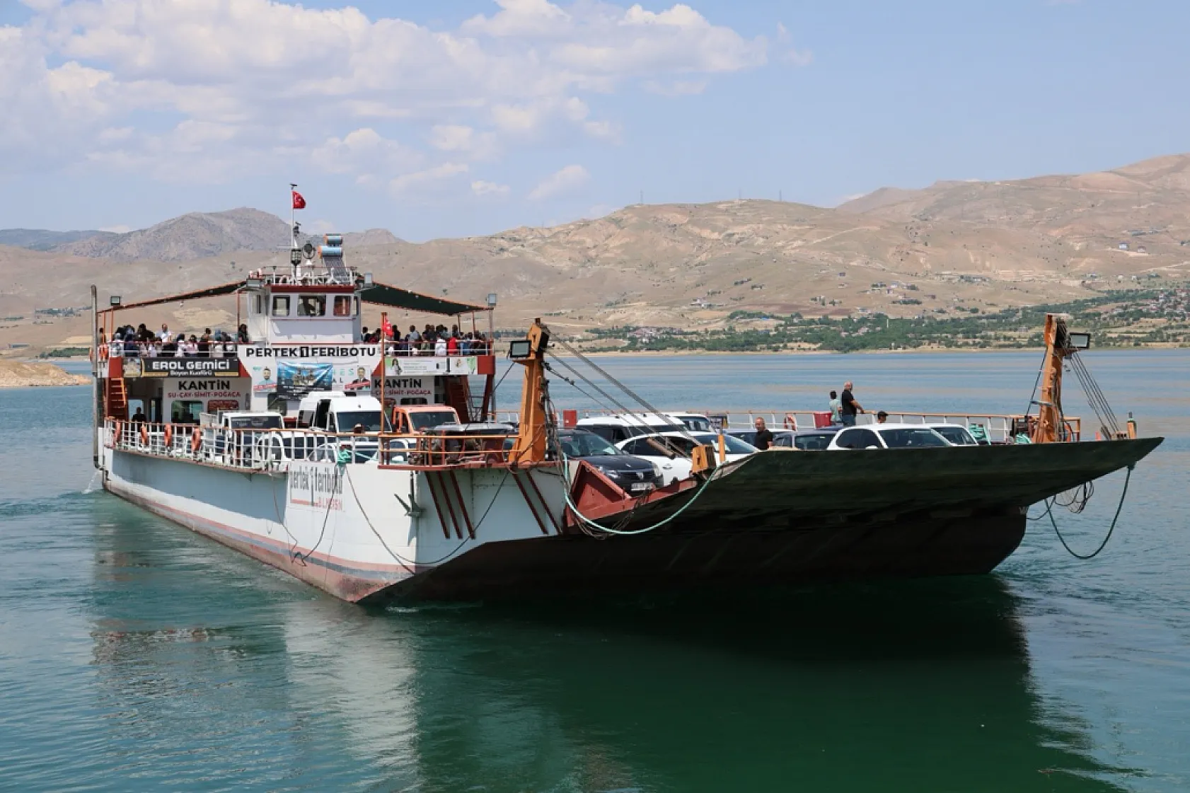 Feribot kuyruğu kilometreleri buldu