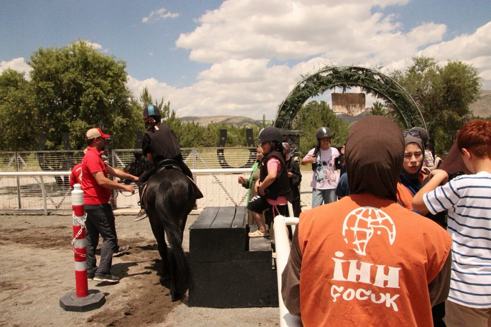 İHH geleneksel bahar şenliği hipodromda yapıldı
