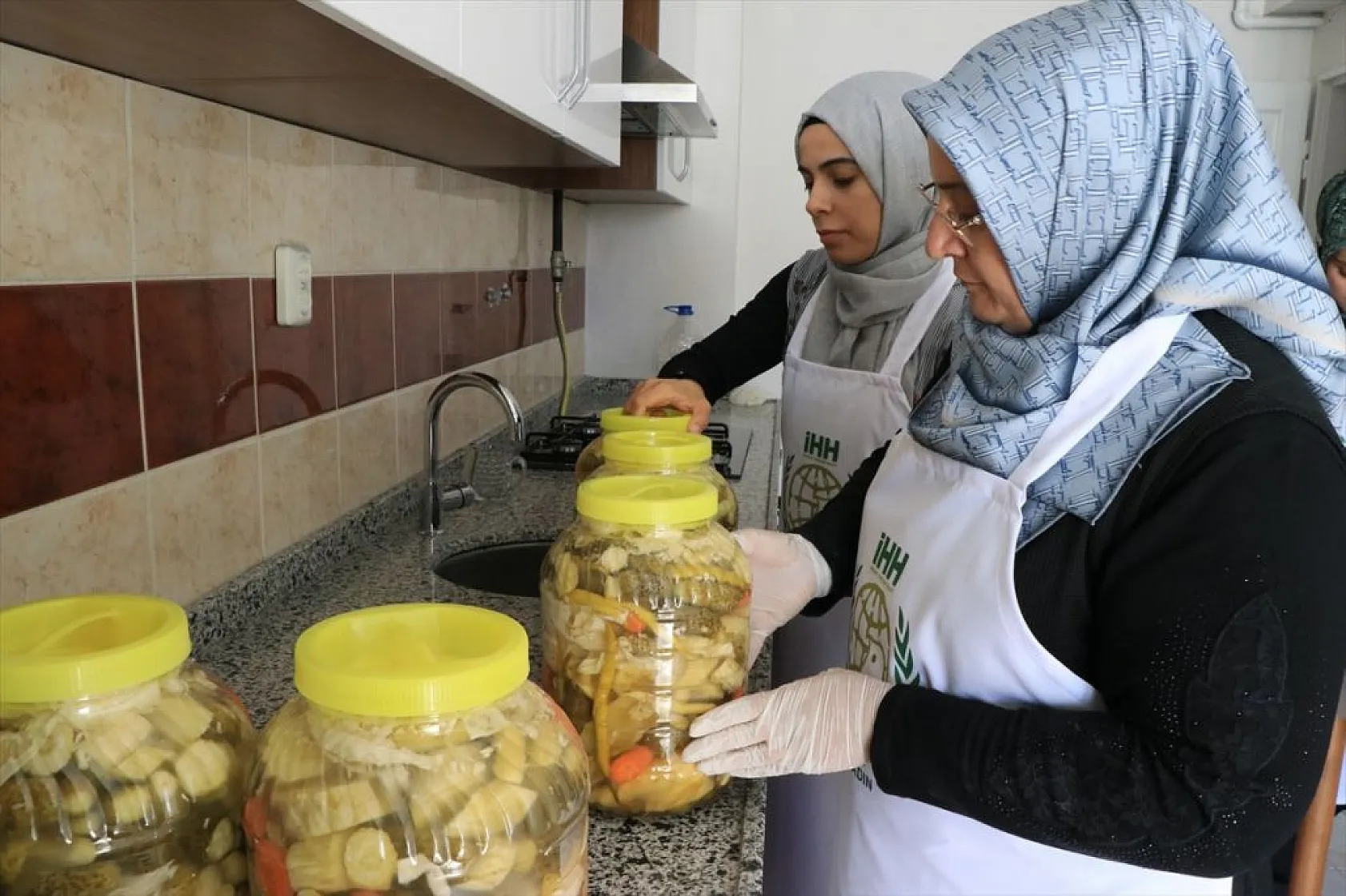 Elazığlı kadınların ihtiyaç sahiplerine hummalı hazırlığı