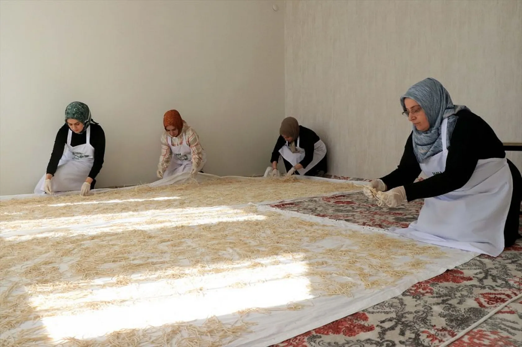 Elazığlı kadınların ihtiyaç sahiplerine hummalı hazırlığı