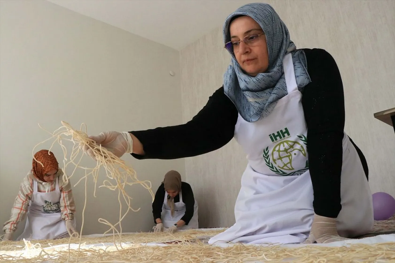 Elazığlı kadınların ihtiyaç sahiplerine hummalı hazırlığı