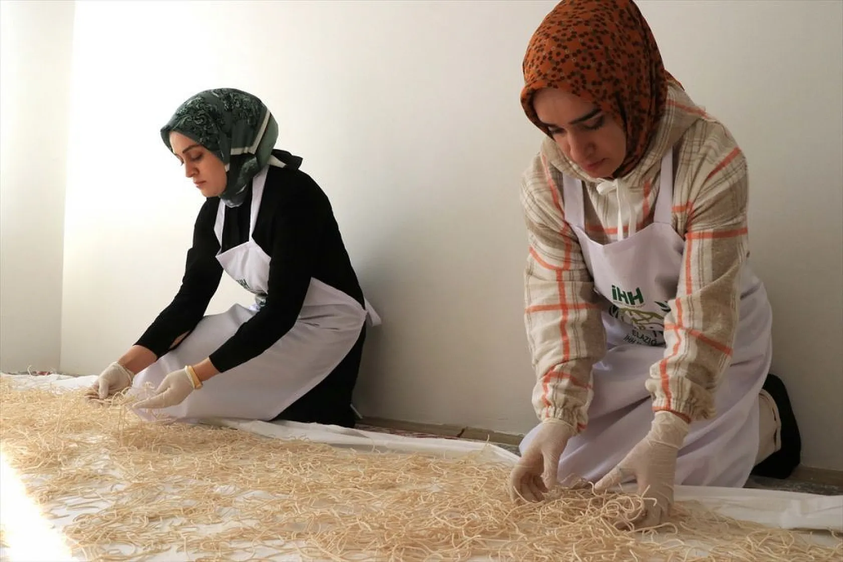 Elazığlı kadınların ihtiyaç sahiplerine hummalı hazırlığı