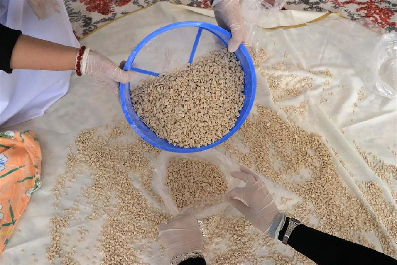 Elazığlı kadınların ihtiyaç sahiplerine hummalı hazırlığı