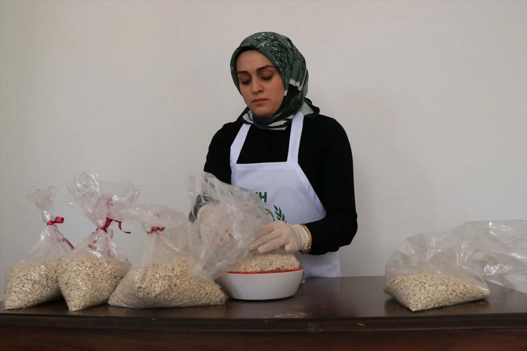 Elazığlı kadınların ihtiyaç sahiplerine hummalı hazırlığı