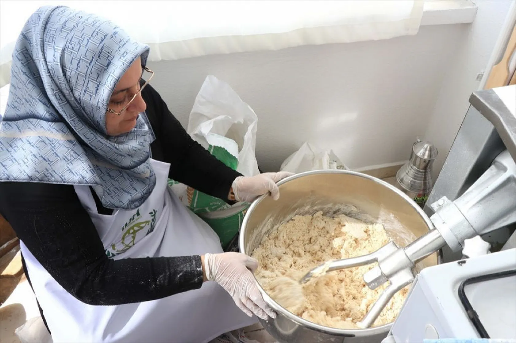 Elazığlı kadınların ihtiyaç sahiplerine hummalı hazırlığı