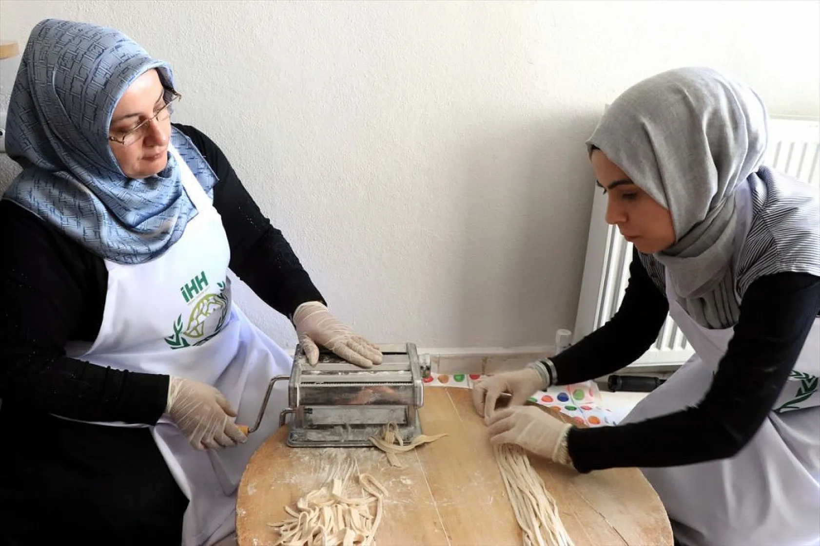 Elazığlı kadınların ihtiyaç sahiplerine hummalı hazırlığı