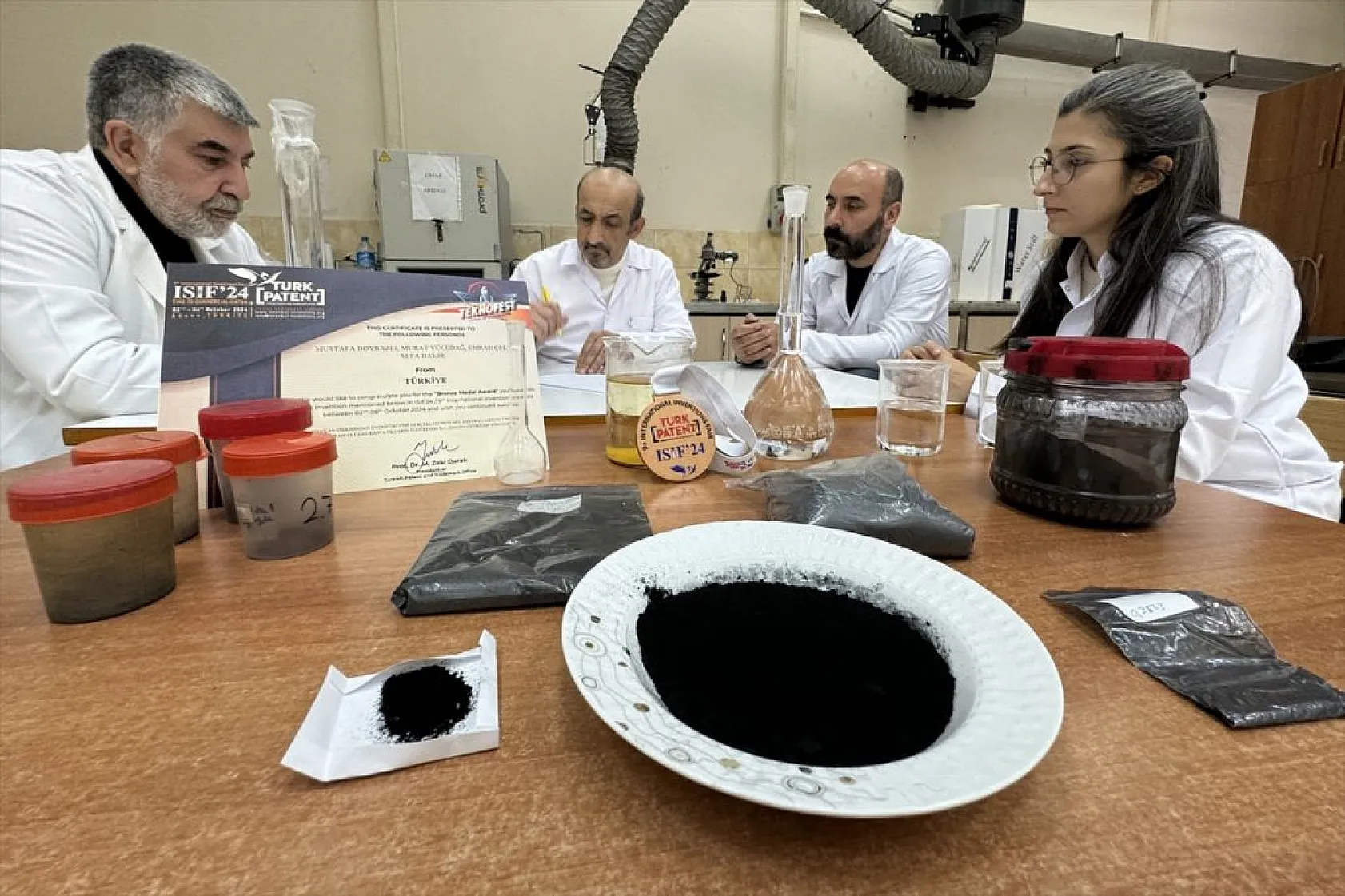 Hayvan gübresinden aktif karbon üretildi