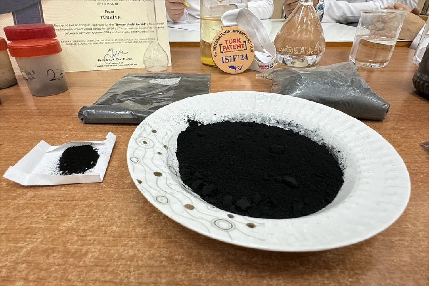 Hayvan gübresinden aktif karbon üretildi