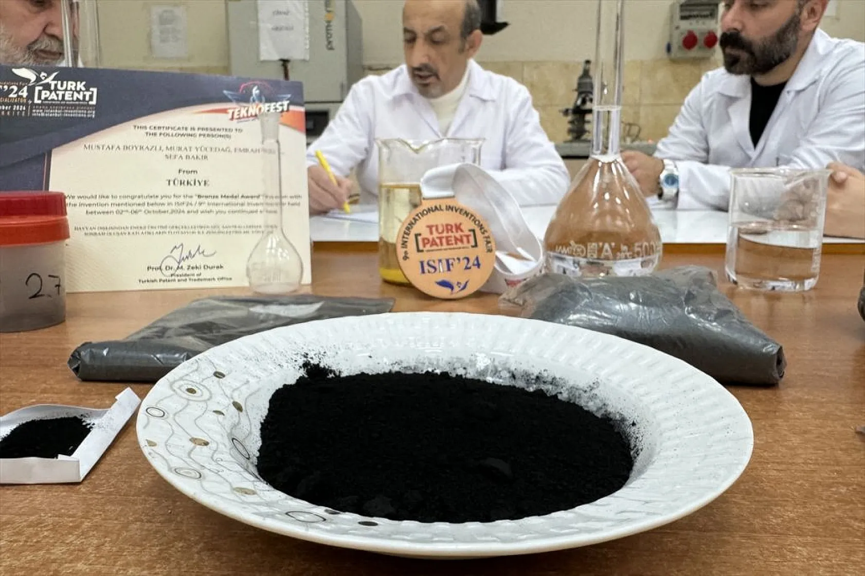 Hayvan gübresinden aktif karbon üretildi